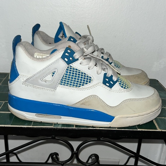 Military 4 retro air Jordan’s 2012 white and blue 5.5y